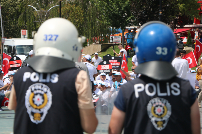 BOLU Memurların Bolu'dan Ankara’ya toplu yürüyüşüne polis izin vermedi (VİDEO EKLENDİ)