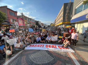 Edirne'de hayvanseverlerden yürüyüş ve oturma eylemi