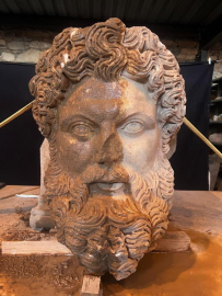 Aphrodisias'ta Zeus'a ait mermer baş bulundu