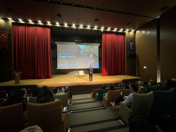 LÖSEV ailelerine mutlu ve başarılı çocuk yetiştirme semineri