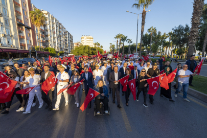 Mersin'de Cumhuriyet yürüyüşü