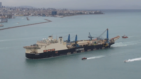 İstanbul - Karadeniz'de doğalgaz boru serimi yapacak 'Castorone' gemisi İstanbul Boğazı'ndan geçiyor -2 / Ek bilgi ve görüntü