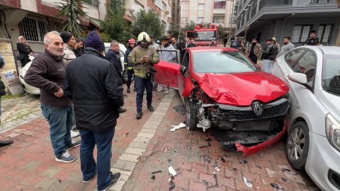 İstanbul- Avcılar'da yayaya ve iki araca çarpan otomobil sürücüsü kaçtı