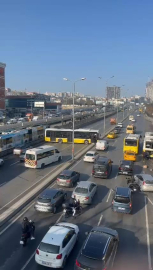 İstanbul - Esenyurt'ta İETT otobüsü kaza yaptı, yol trafiğe kapandı / Ek görüntüyle